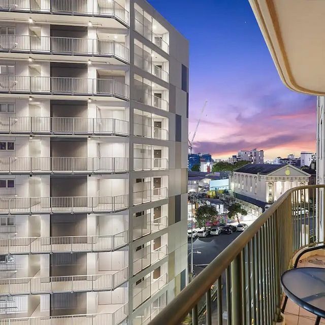 Large One Bedroom Apartment with Carpark (68sqm) - Photo 1