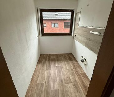 FRISCH RENOVIERTE LICHTDURCHFLUTETE 2-ZIMMER - EBK MÖGLICH - Foto 1