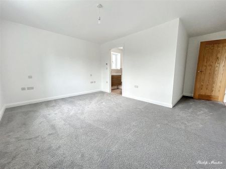 4 bedroom detached house to rent - Photo 5