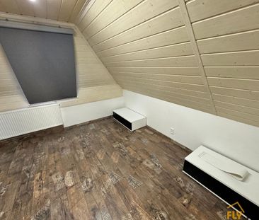 Prenájom menšieho 2-izbového podkrovného bytu (44 m2) v Seredi za 4... – Fotografia 2