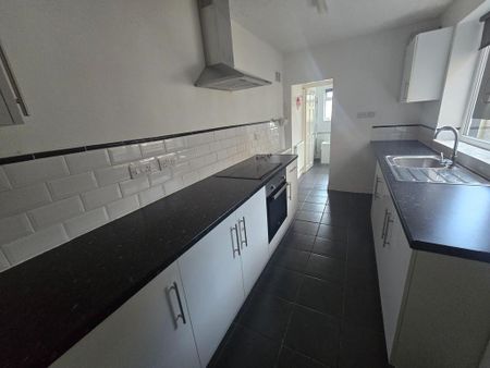 2 bedroom terraced house to rent - Photo 2