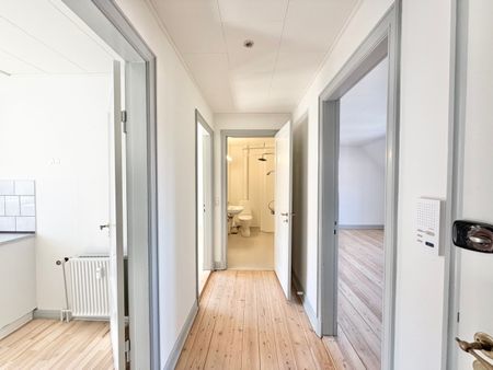Charmerende 2-værelses lejlighed i Odense C med altan - Photo 4