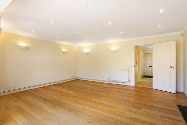 5 bedroom townhouse to rent - Photo 1