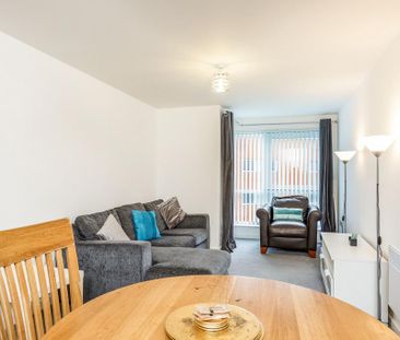 2 bedroom flat to rent - Photo 2