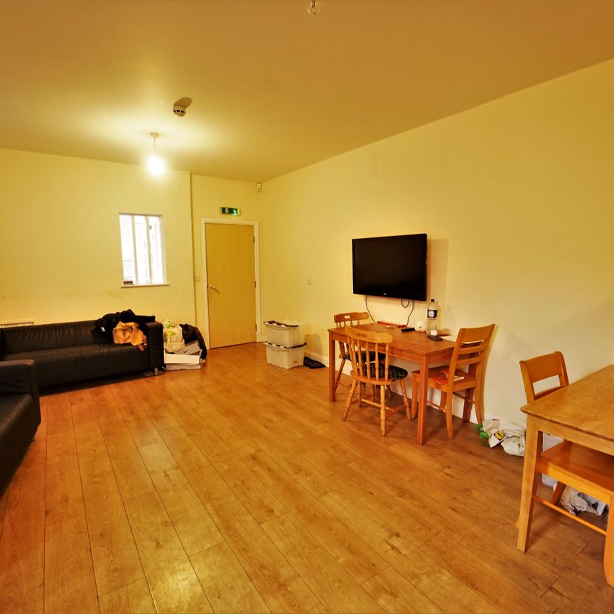 Flat 1, Old Nottingham Arms, NG7 3DN, NOTTINGHAM - Photo 1