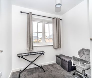 3 bedroom house to rent Wallis Avenue, Shortstown, MK42 - Photo 2