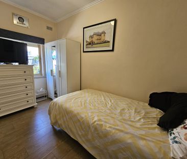 30 Valley Street, Oakleigh South VIC 3167 - House For Rent | Domain - Photo 4