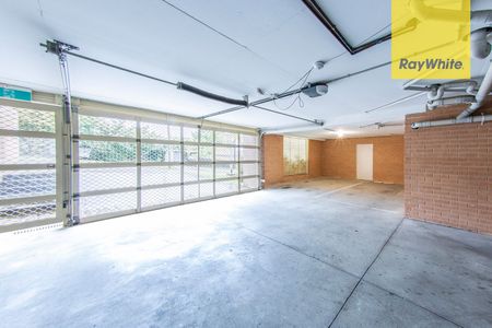 WELL MAINTAINED TRIPLEX! - Photo 2