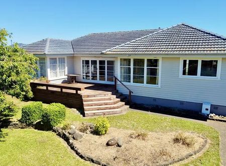 Beautiful Golden Oldie in Te Rahu Road, Te Awamutu - Photo 3