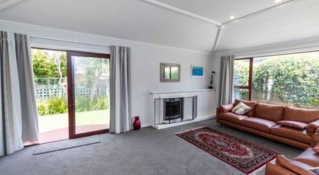 Large family home in Karori! - Photo 4