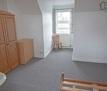 3 Bedroom Mid Terraced House - Photo 5