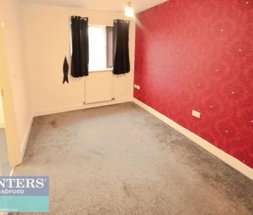 2 bedroom Flat To Let - Photo 2