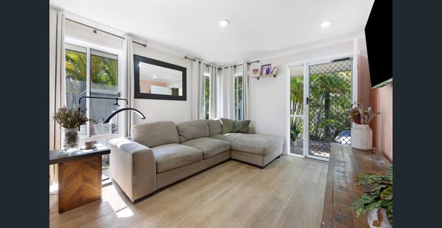 Spacious 3 Bedroom Villa in the Heart of "Valencia Villas" - Photo 1