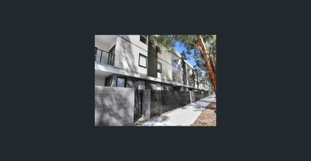 Perfectly Positioned in University Hill! - Photo 3