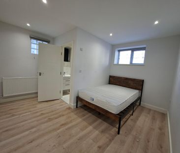 Eltham High Street - Photo 2