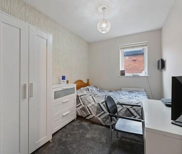 6 bedroom end of terrace house to rent - Photo 4