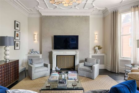 Elegant Cadogan Gardens flat in the heart of Chelsea, moments from Sloane Square and King’s Road. - Photo 4