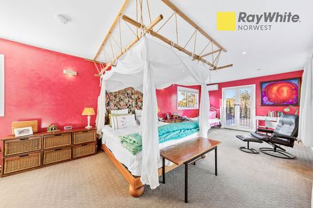 Spacious 4-Bed Family Home with Triple Garage in Peaceful Riverstone - Photo 3