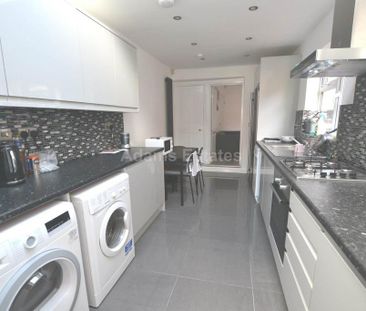 1 bedroom in a house share to rent - Photo 5