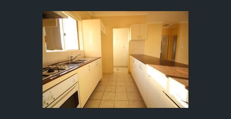 Large, Bright & Spacious 2 Bedder - Photo 3