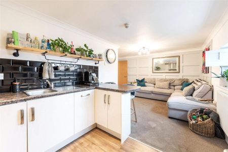 2 bedroom flat to rent - Photo 2