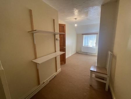 3 bedroom end of terrace house to rent - Photo 2