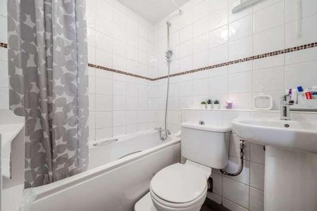 Sovereign Court, High Wycombe, HP13 - Photo 3