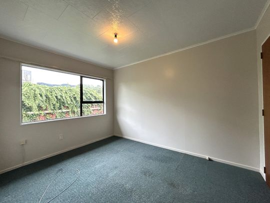 Three Bedroom Sunny Family Home - Photo 1