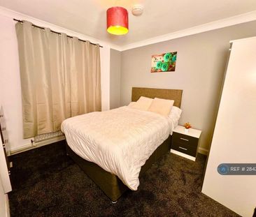 1 bedroom in a house share to rent - Photo 3