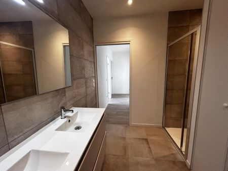 Location Appartement 5 pièces 129m² FLEURY SUR ORNE 14123 - Photo 5