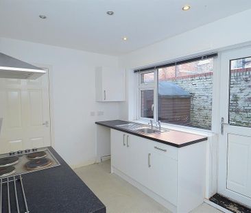 2 bedroom flat to rent - Photo 4
