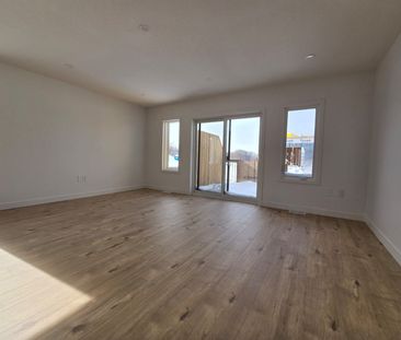 For Lease - 14 Red Oak Common, Cambridge, Ontario - Photo 2