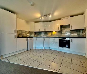 2 bedroom flat to rent - Photo 4