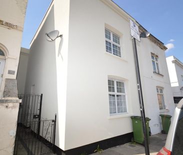 3 bedroom end of terrace house to rent - Photo 6