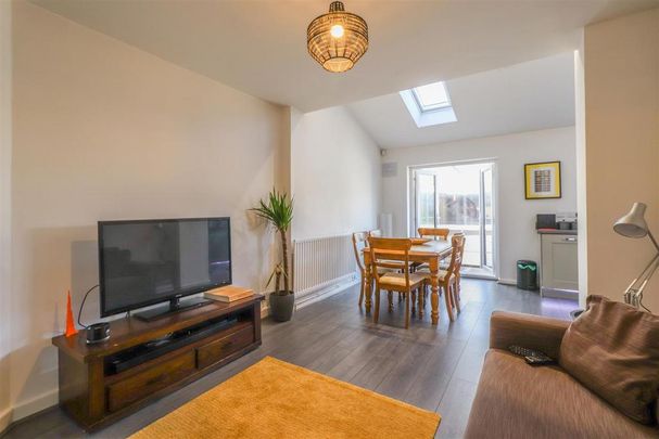 3 bedroom semi-detached house to rent - Photo 1