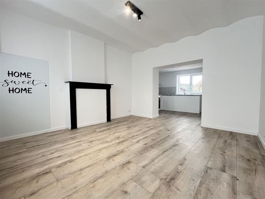 Belle maison rénovée au centre du village - Photo 1