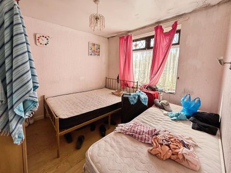 4 bedroom bungalow to rent - Photo 2