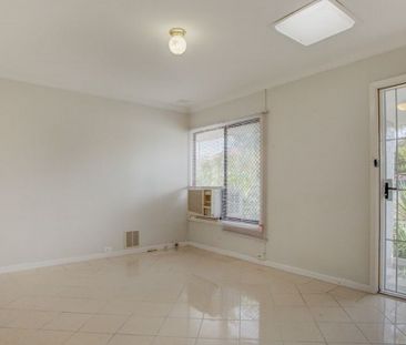 Charming 3x1 House in Ideal Location! - Photo 4