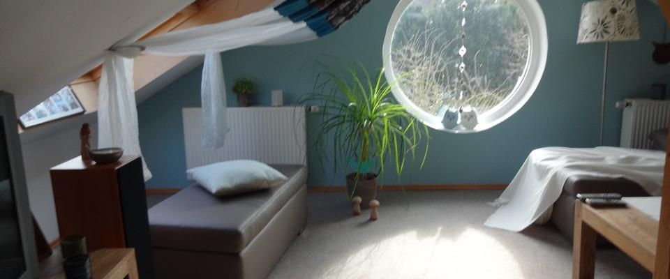 Großzügige 2 Zi. Dachgeschoßwohnung mit Wohlfühlgarantie - Foto 1