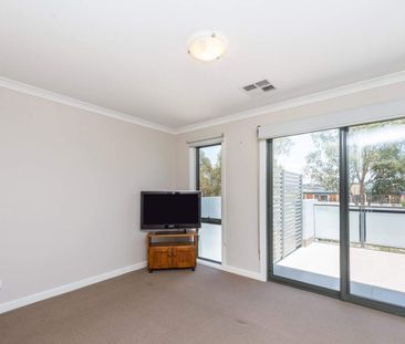 Townhouse in the heart of Coombs - Photo 3