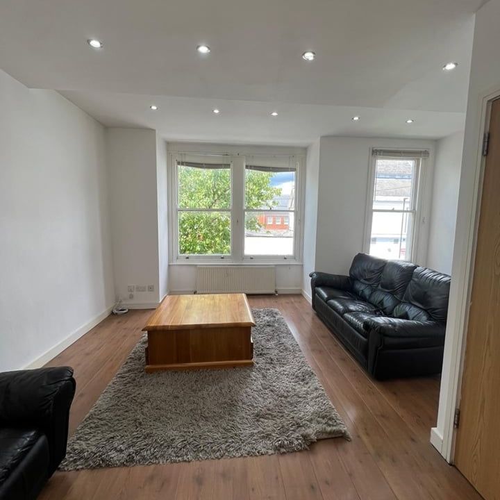 2 Bed Flat, Honeybrook Road, SW12 - Photo 1