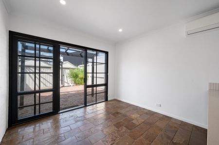 298 Esplanade East, Port Melbourne VIC 3207 - House For Rent | Domain - Photo 5