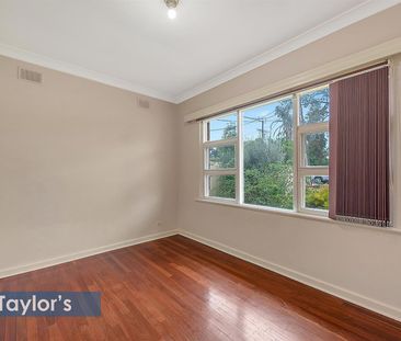 WELL-PRESENTED FAMILY HOME IN CONVENIENT LOCATION - Photo 6