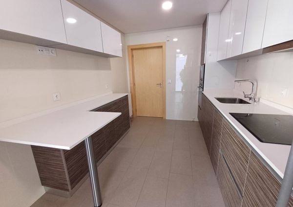 Apartamento T2 junto ao Centro Comercial Glicínias