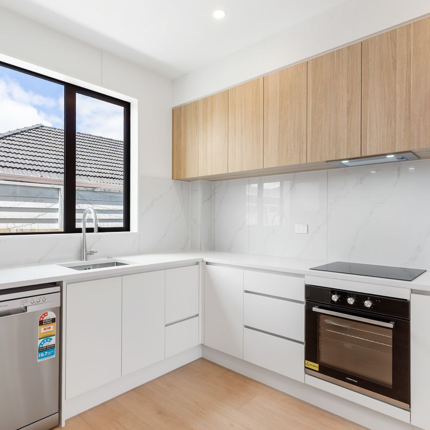 Modern Luxury in Panmure's Golden Triangle - Photo 1