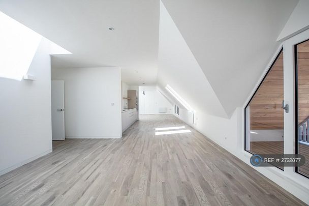 2 bedroom penthouse to rent - Photo 1