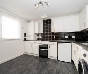 Two bed, ground floor, unfurnished apartment with secure barrier pa... - Photo 5