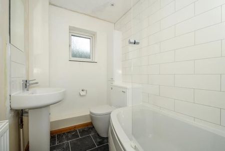 2 bedroom semi-detached house to rent - Photo 5