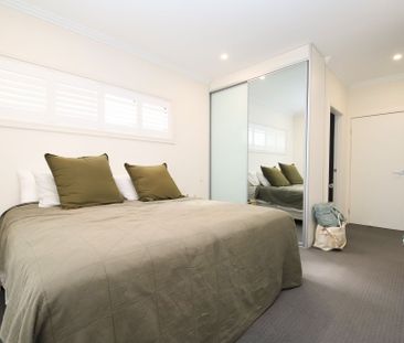 Modern Four Bedroom Duplex - Photo 6