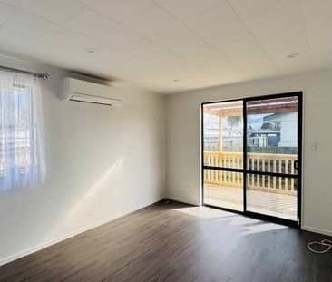 Three Bedroom Home with Huge Garage/Rumpus - Photo 3